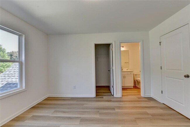 Building Photo - 9135 Fox Trail Ln