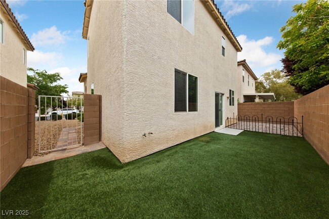 Building Photo - 10966 Sardinia Sands Dr