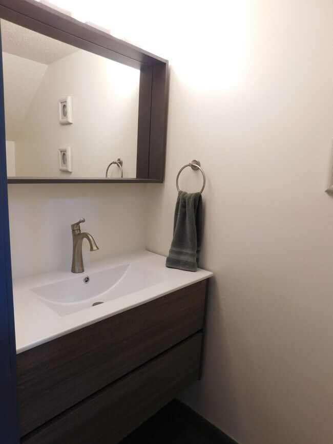 Building Photo - 1607 Harbourside Dr