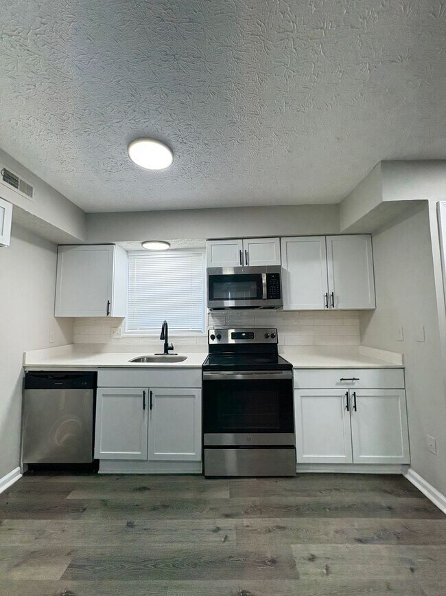 Building Photo - Welcome Home to Bellagio South Living: Where Comfort Meets Convenience