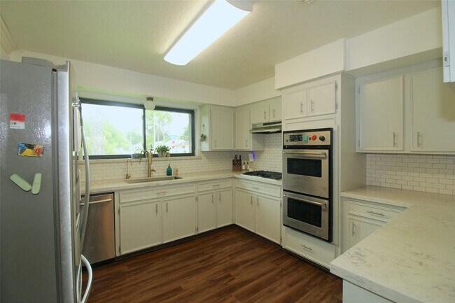 Building Photo - 1803 Oaklawn St