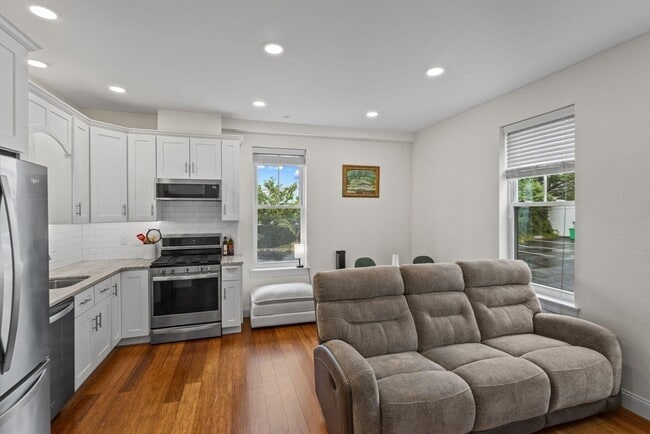 Building Photo - 44 W Eagle St