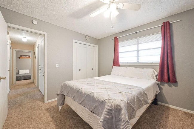 Building Photo - 1621 Kavel Dr