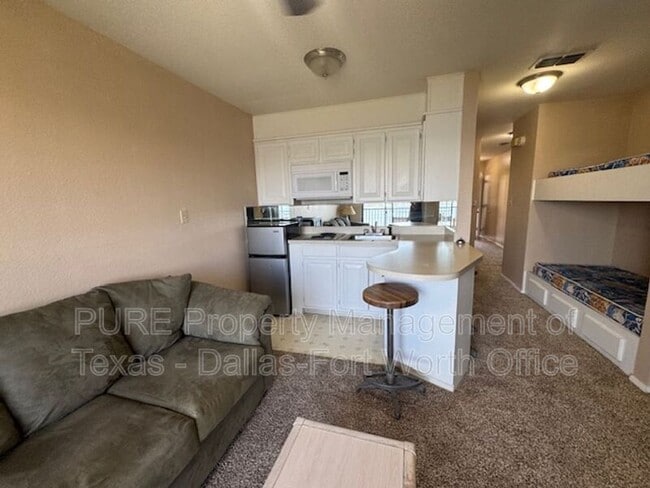 Building Photo - 6321 Kelly Dr