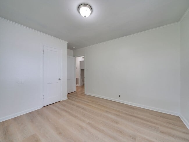 Building Photo - 139 Darnell Pl