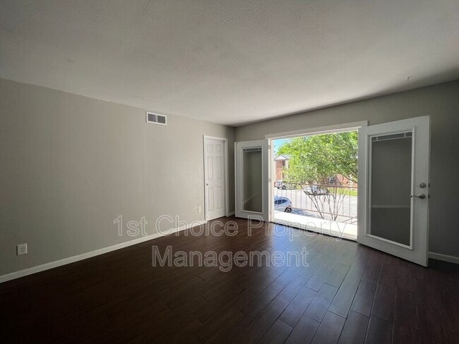 Building Photo - 4004 Ridglea Country Club Dr