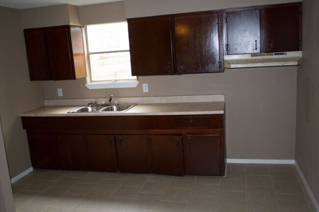 Building Photo - Discover Your New Home in the Heart of San Antonio's East Side
