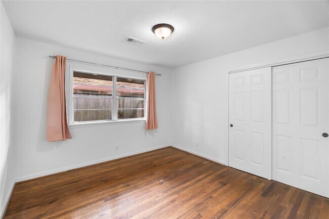 Building Photo - 5018 Willowbend Blvd