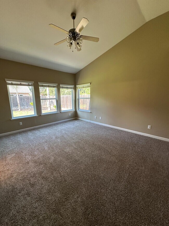 Building Photo - 2136 E Turnberry Ave
