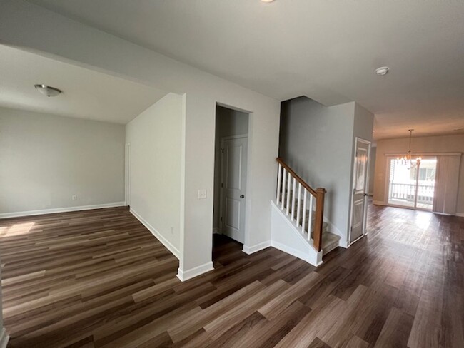 Building Photo - 3 Bedroom 2.5 Bath Townhouse In Marsh View...