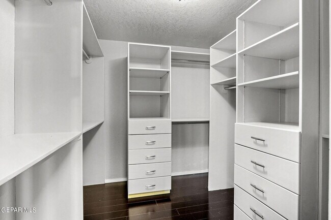 Building Photo - 5109 Memory Dr