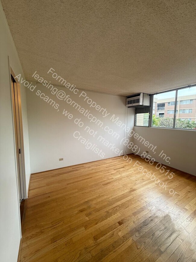 Building Photo - Pet-Friendly 2-Bedroom (or 1 Bedroom + Home Office) Apartment with In-Unit Laundry, Pool & Covere...