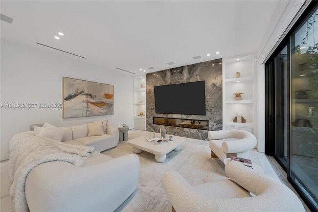 Building Photo - 34 SW 26th Rd