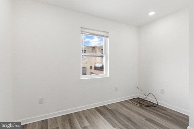 Building Photo - 2550 Kensington Ave