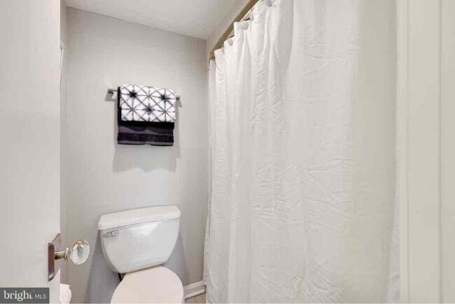 Building Photo - 900 N Stafford St