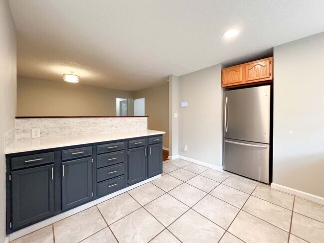 Building Photo - Charming Farragut Home with Large Fenced Yard and Wooded Access