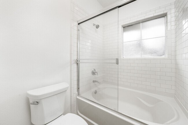 Building Photo - Newport Beach Townhome  for Lease