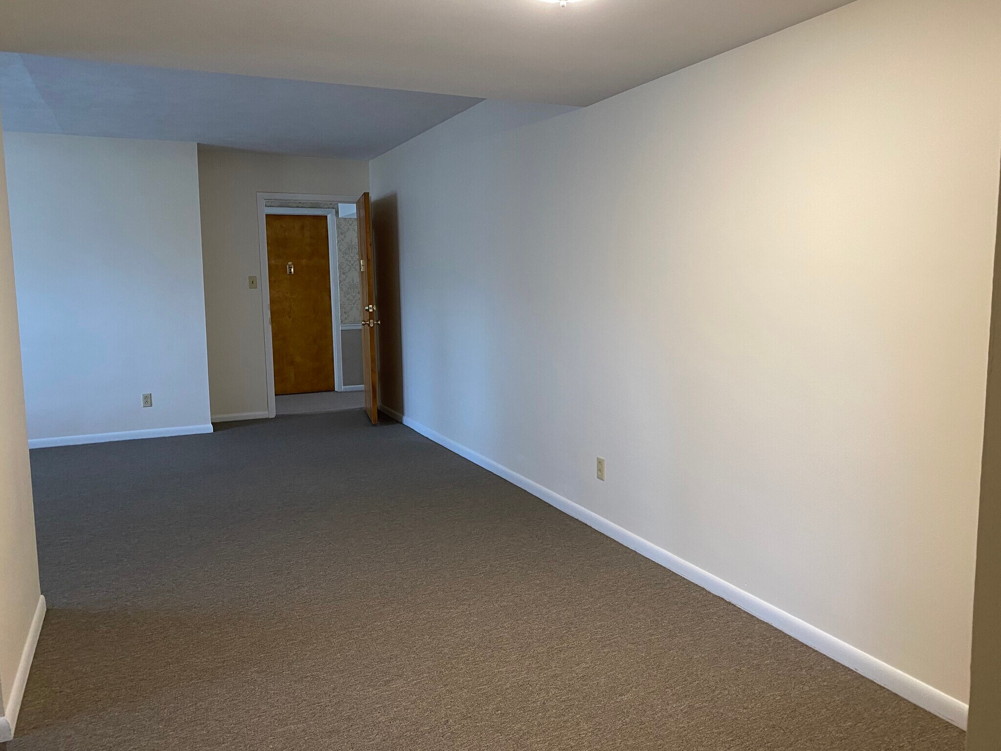 Building Photo - 411 Poplar Ave