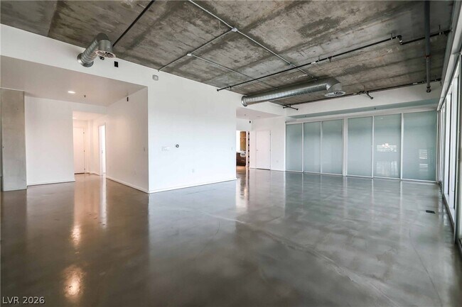 Building Photo - 900 S Las Vegas Blvd