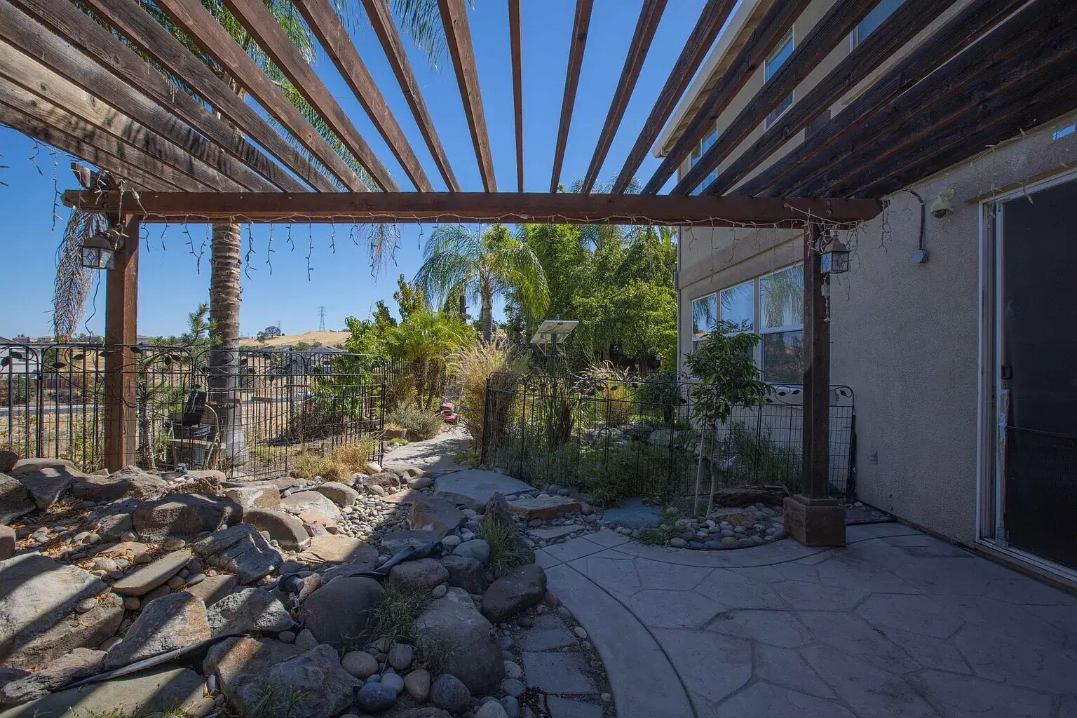 Building Photo - 2674 Torrey Pines Dr