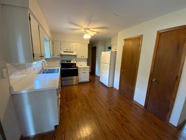 Building Photo - 4209 Defoe Dr