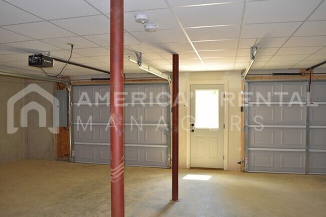 Building Photo - 3764 Creek Side Way