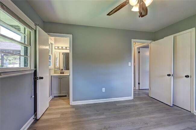 Building Photo - 970 Oglethorpe Ave