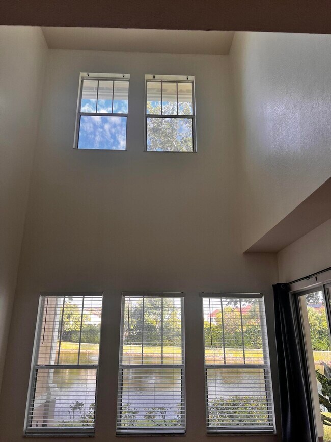 Building Photo - 477 Pacific Grove Dr