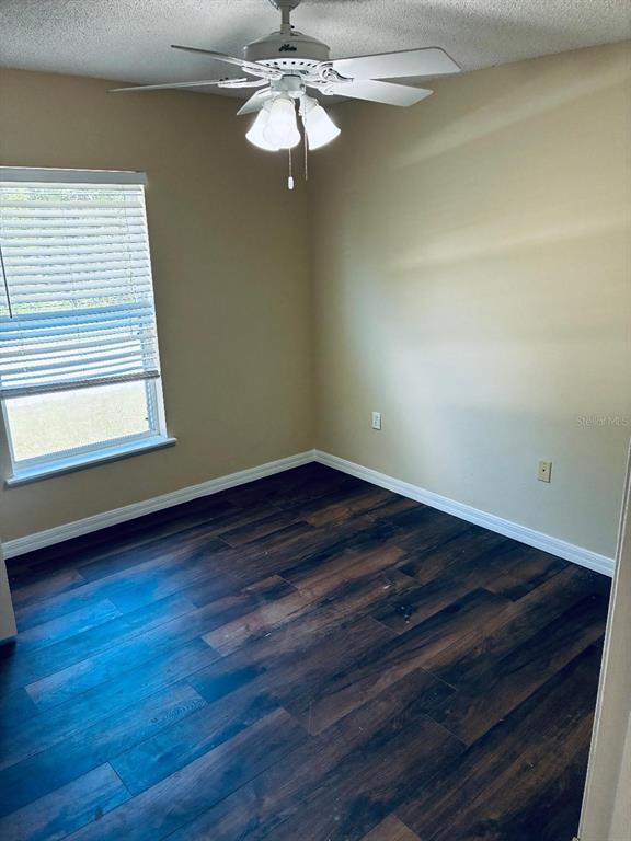 Building Photo - 5662 Oakwood Knoll Dr