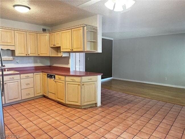 Building Photo - 350 E Desert Inn Rd