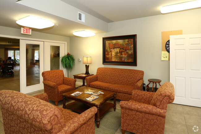 Seating Area - Cityview at the Park Senior