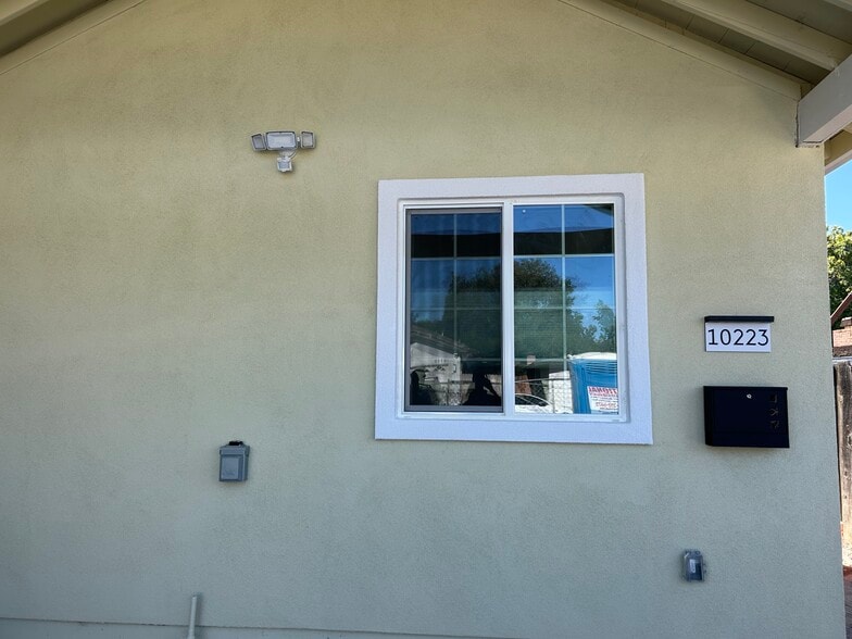 Primary Photo - 10223 Sterling Blvd