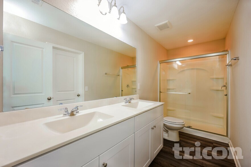 Building Photo - 14302 Palm Ridge