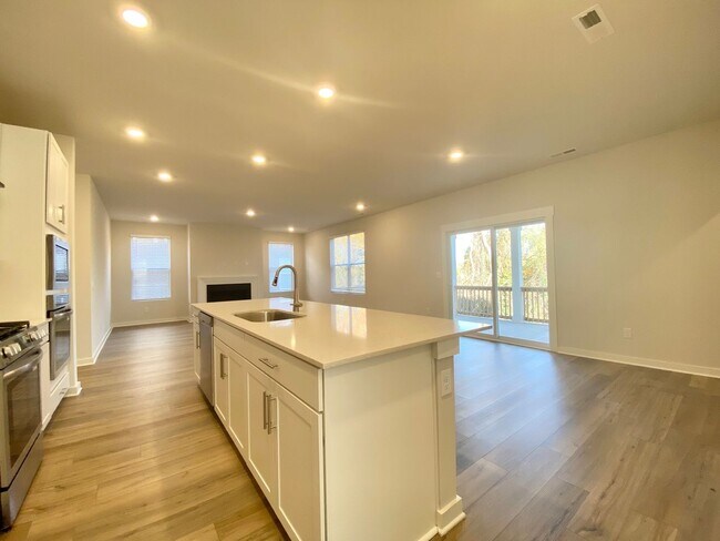 Building Photo - “Modern comfort meets Murfreesboro charm —...