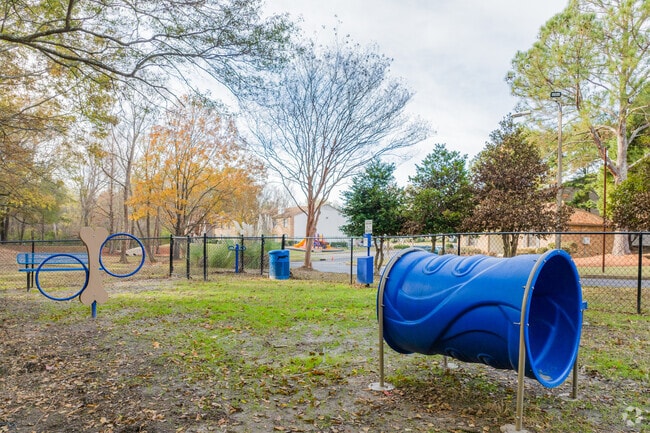 Dog park - Woodridge Apartments