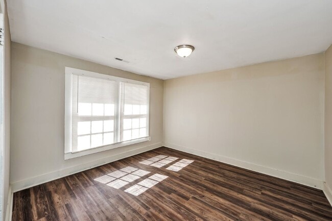 Building Photo - Spacious 4-Bedroom Beauty in Sylacauga – Huge Deck, Carport & Tons of Charm!