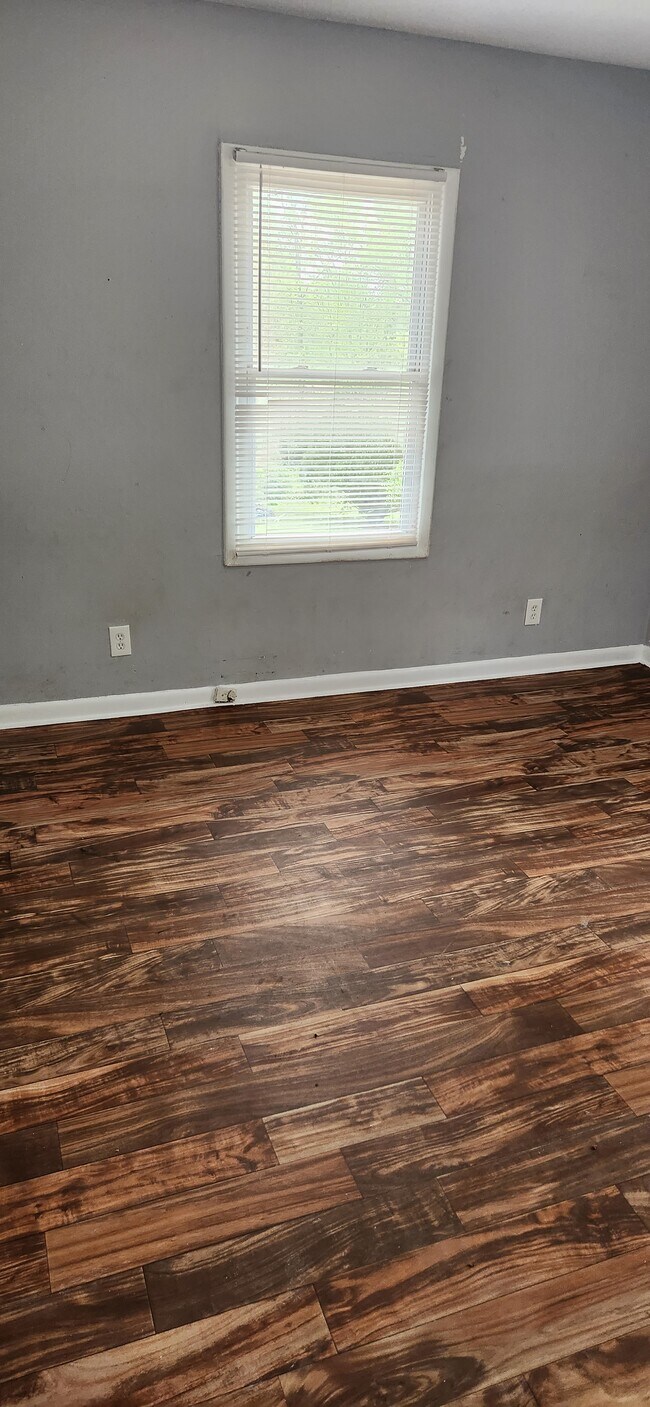 Building Photo - 3677 Kingsview Dr