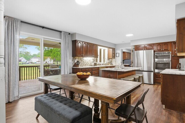 Building Photo - 1126 Somerset Ln