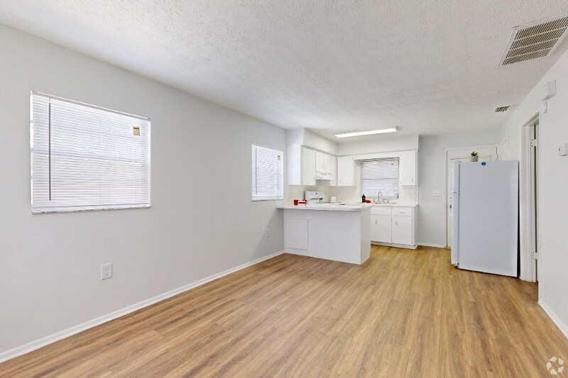 Building Photo - 6916 Julia Ct