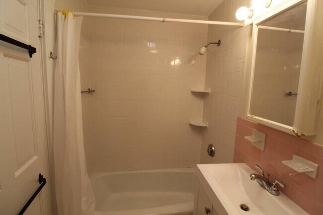 Building Photo - 4.0 bedroom in Cambridge Massachusetts 02139