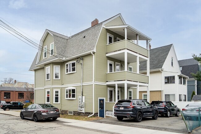 Building Photo - 266 Belmont St