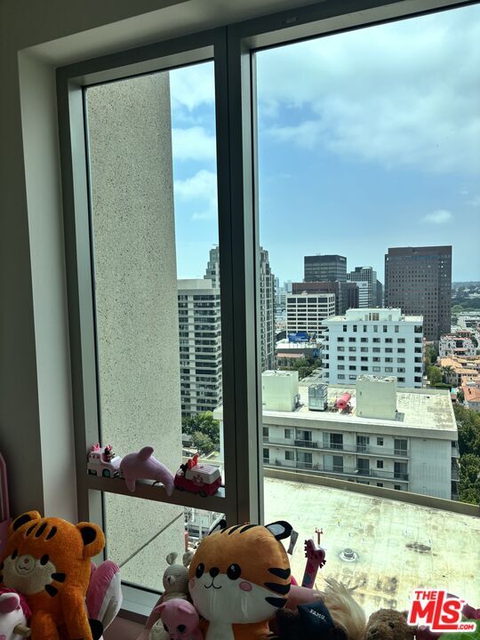 Building Photo - 10727 Wilshire Blvd