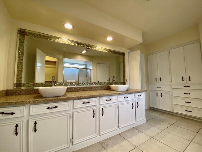 Building Photo - 12815 Ashford Chase Dr