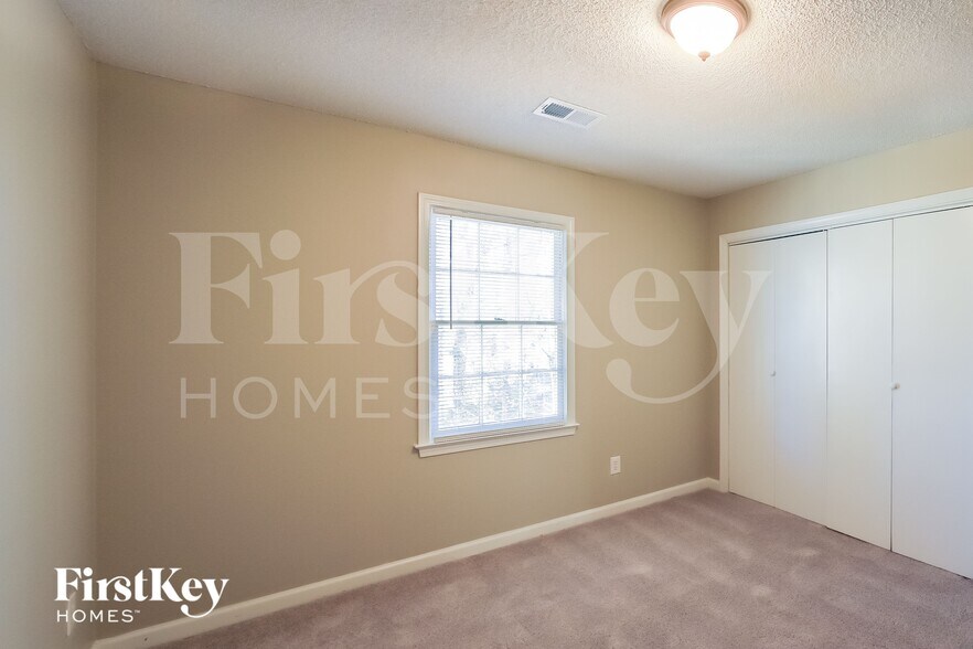 Building Photo - 130 Whisperwood Ln