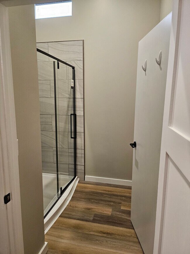 Building Photo - New 2 bed apartment