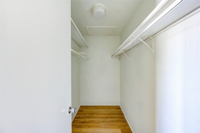 Building Photo - 6401 Deihl Rd