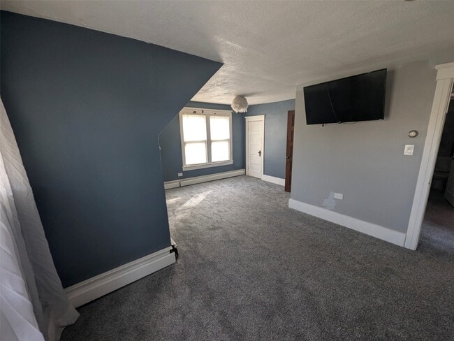 Building Photo - 309 Squires Ave