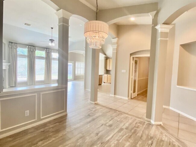 Building Photo - 7807 Highland Glen Dr