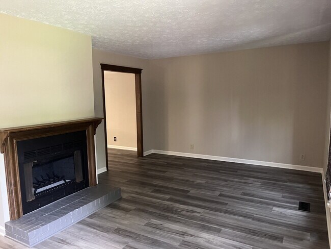 Building Photo - "Charming 2-Bed, 2.5-Bath Townhouse Retreat in Nashville - 1,242 Sq. Ft. of Comfort!" Lawn Care I...