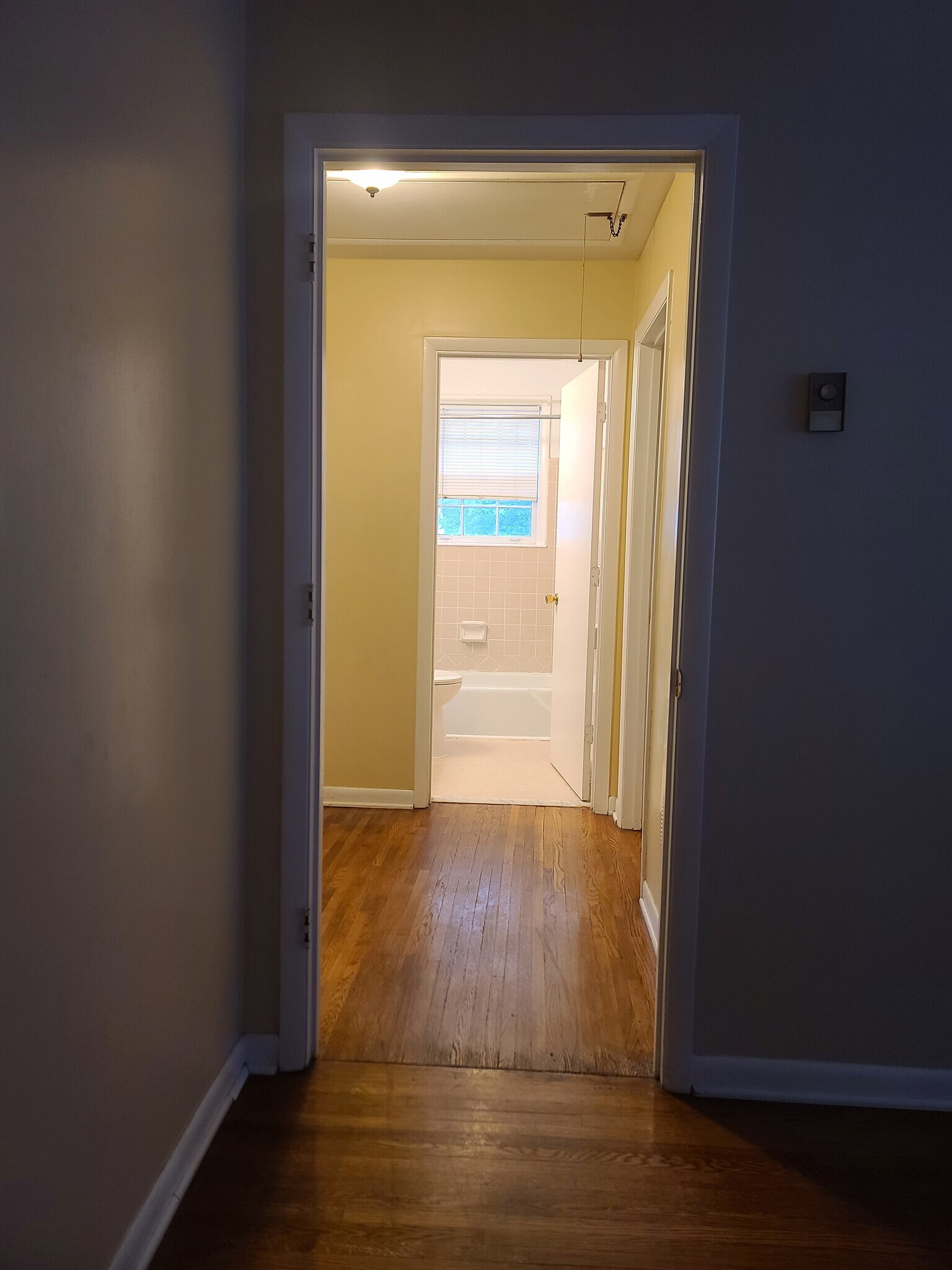 Building Photo - 2907 W Linden Ave